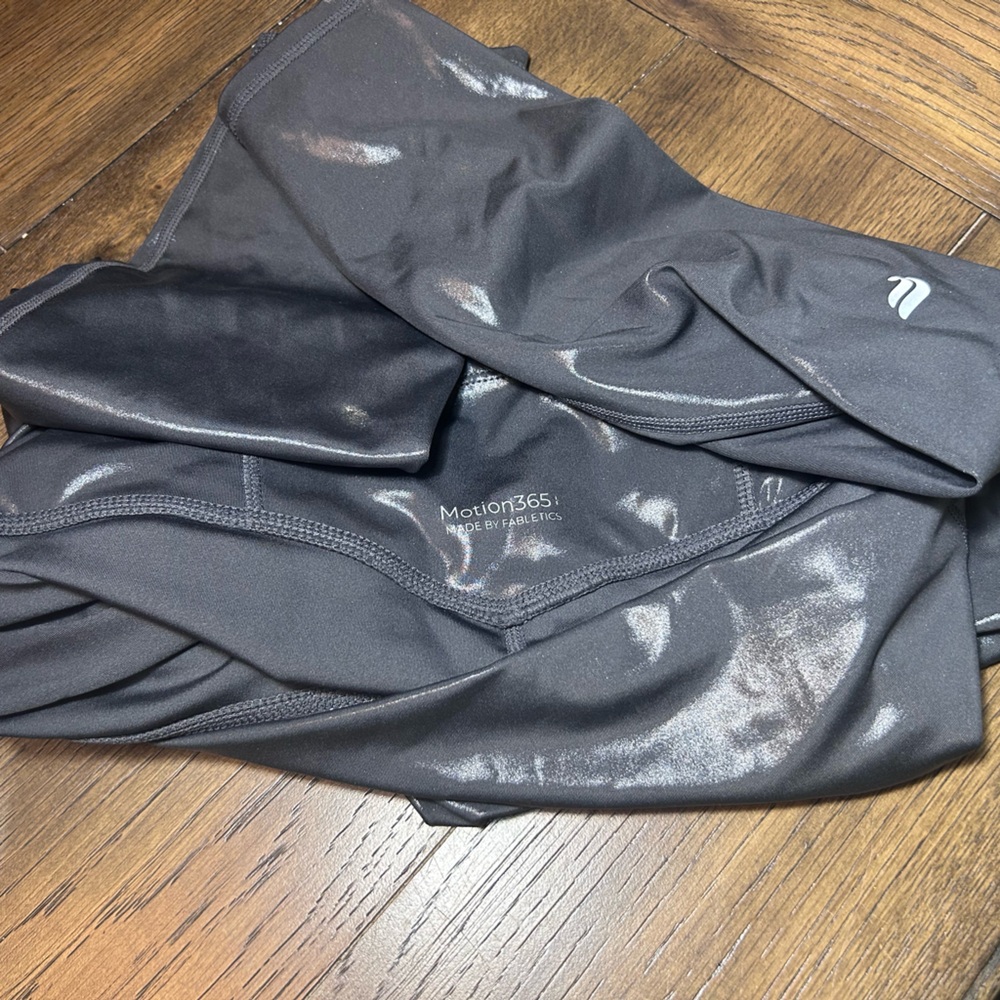 Fabletics Shiny Black Motion365 Leggings - Picture 2 of 2